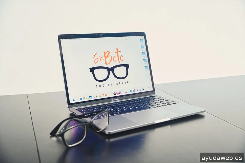 Sr. Boto Social Media