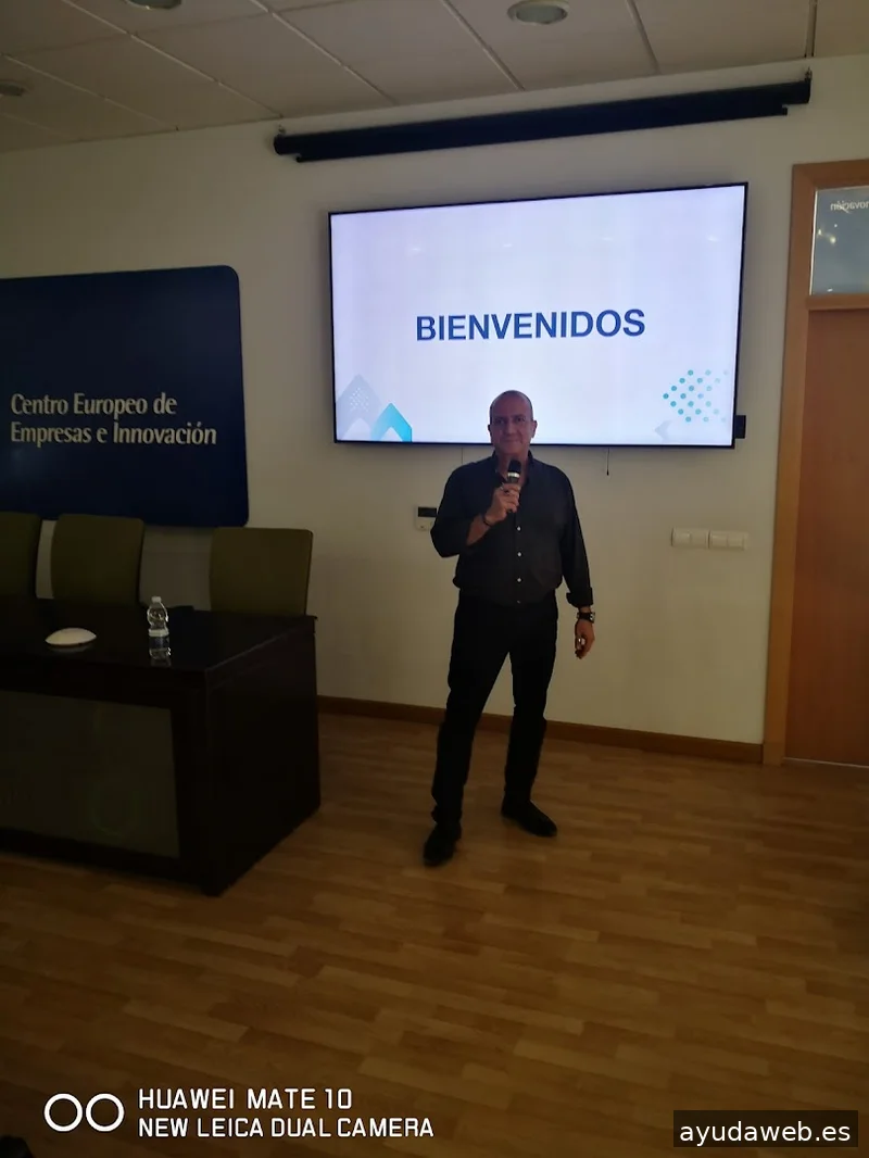 Coach Personal Marco Solobria, Mentor, Hipnólogo y Escritor, especializado en aumentar las ventas y la visibilidad online.