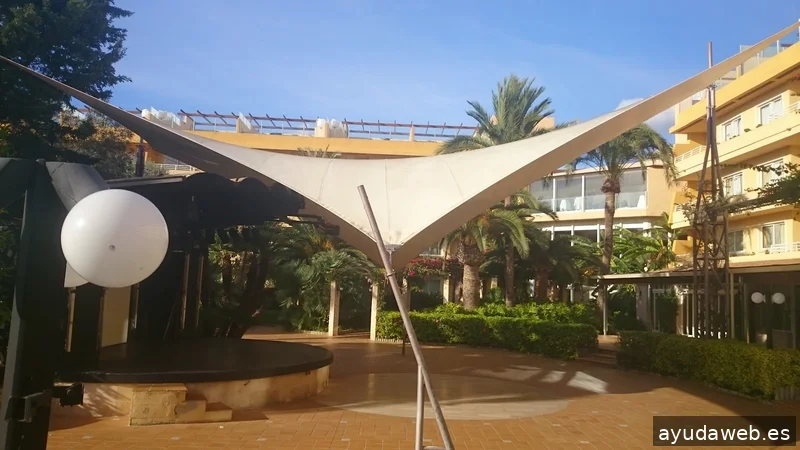 Tres Punts Toldos, Pérgolas y Rótulos