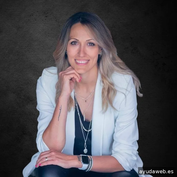 Mireia R Martínez