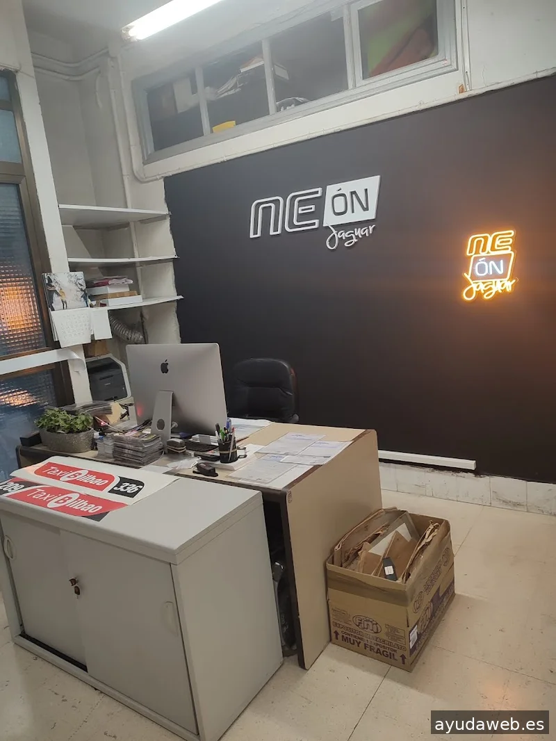 RÓTULOS LUMINOSOS NEÓN JAGUAR Bilbao