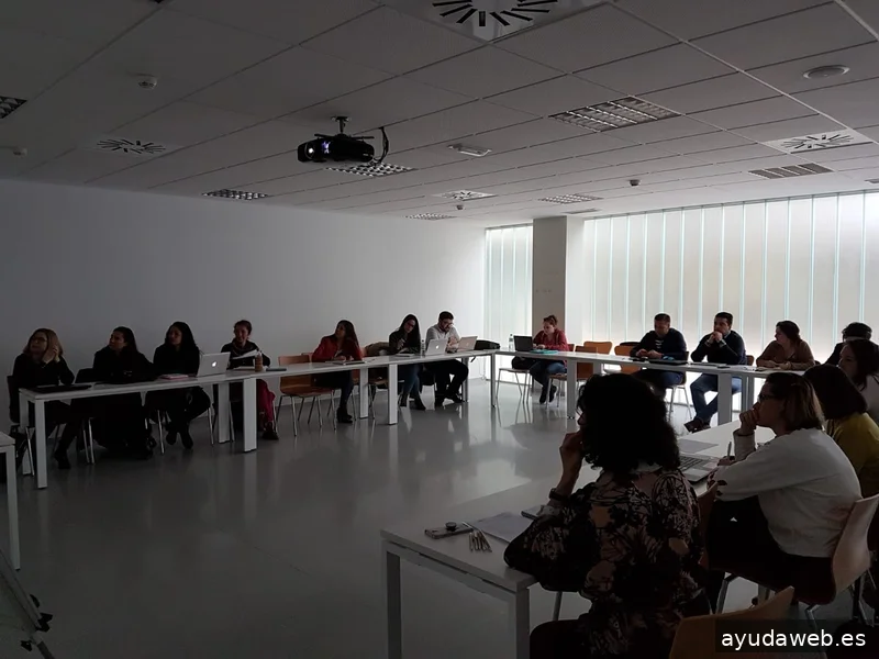 Lucía y el SEO: Dirección estratégica en el ecosistema de búsqueda