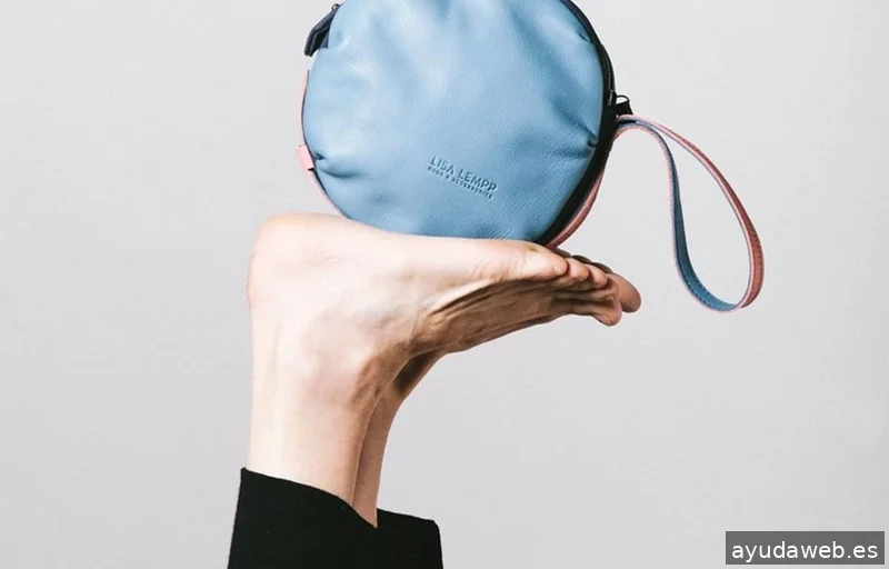 ANNA ROMAN Diseñadora gráfica freelance