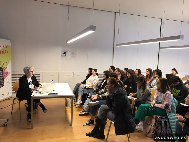 Ester Barqué - Community Manager i Formadora en Xarxes Socials