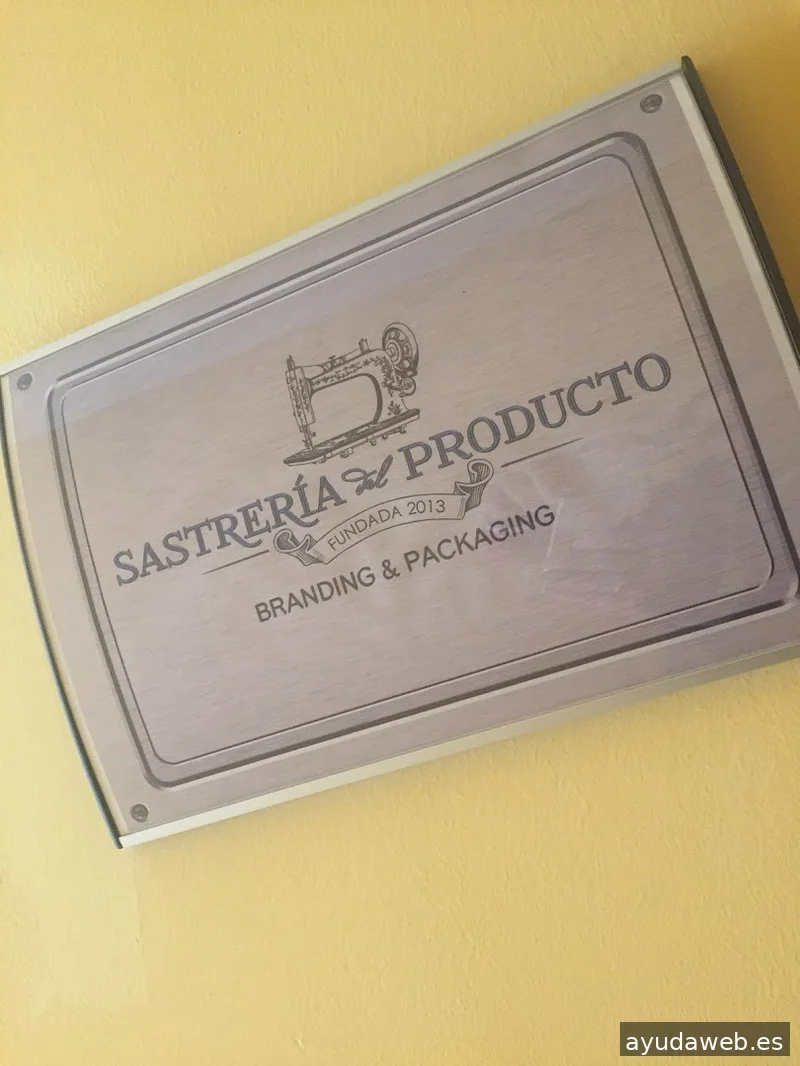 SASTRERIA DEL PRODUCTO Branding & Packaging