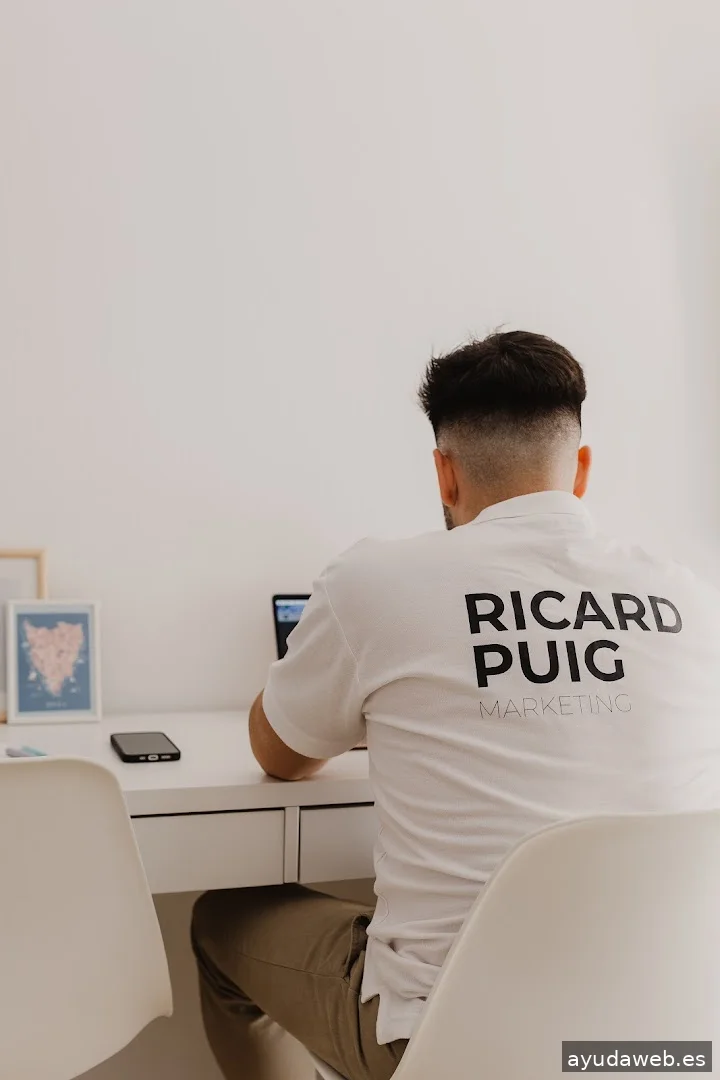 𝗥𝗶𝗰𝗮𝗿𝗱 𝗣𝘂𝗶𝗴 𝗠𝗮𝗿𝗸𝗲𝘁𝗶𝗻𝗴 | Agencia de marketing en Mataró |